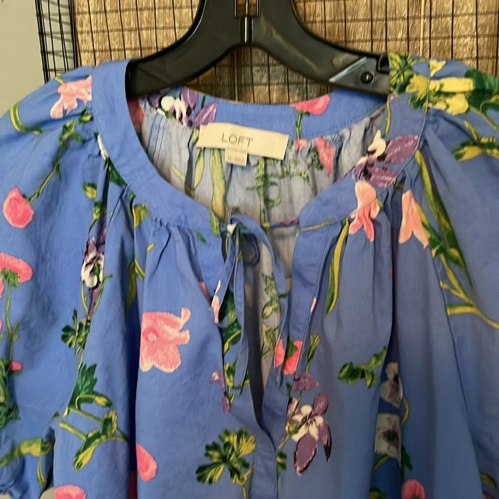 Loft puff sleeve floral top medium - Picture 2 of 4